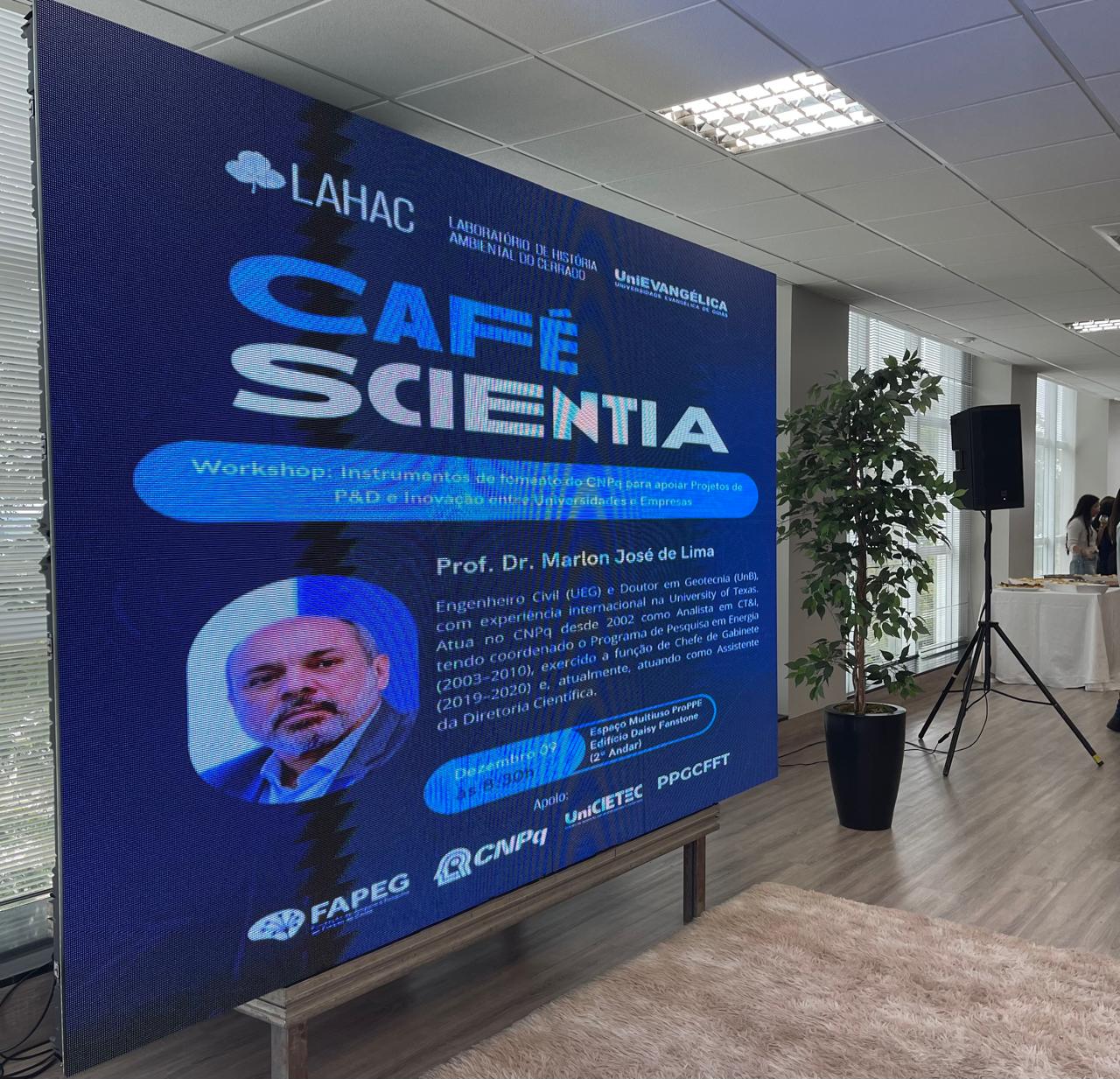Tela de evento do Café Scientia com destaque para a UniEVANGÉLICA